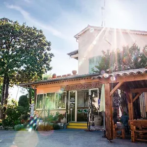Campeggio Riviera Azur à 300m De La Et Du Marineland, Antibes